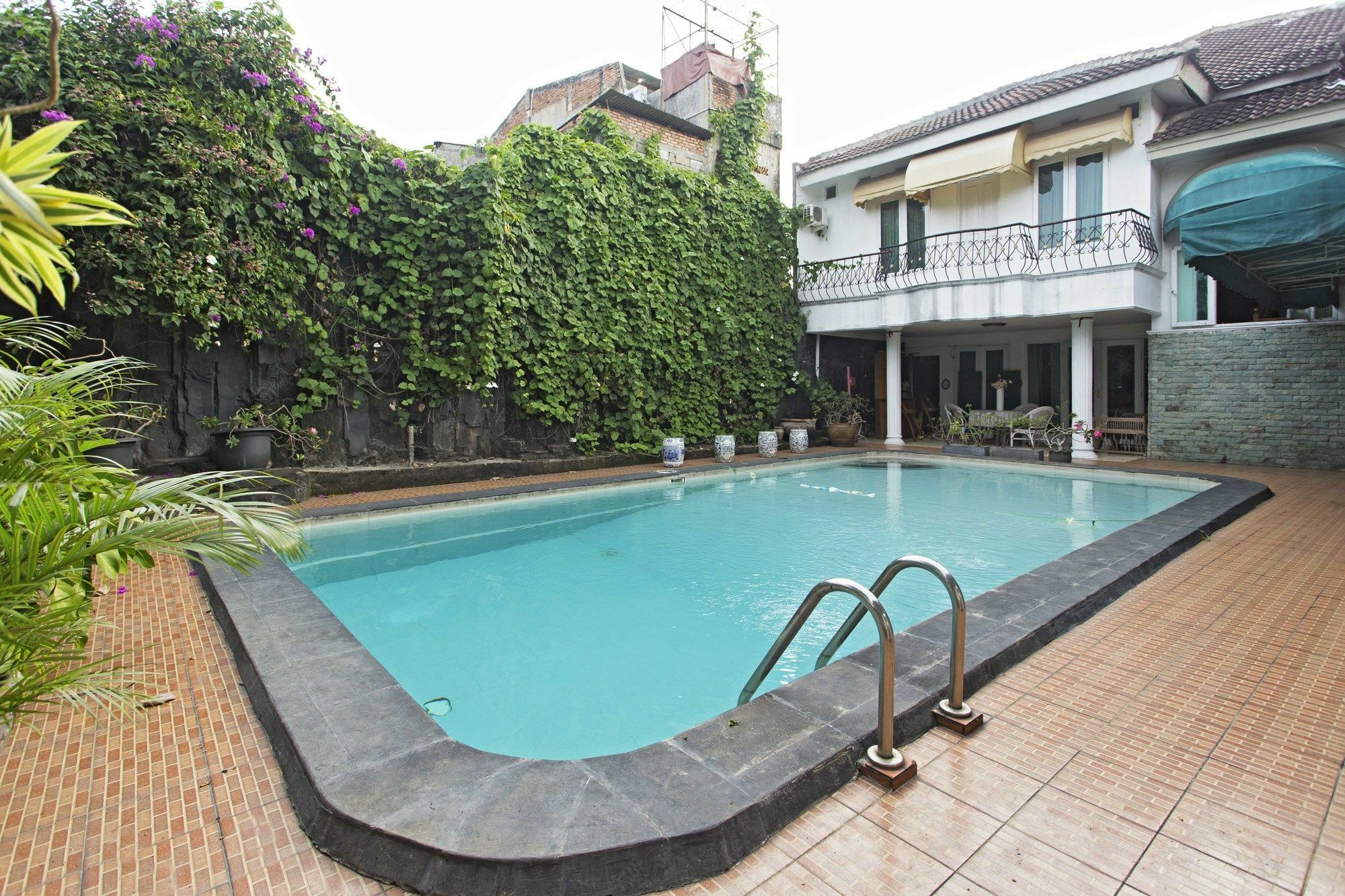 Reddoorz Plus Near Cibubur Junction Jacarta Exterior foto